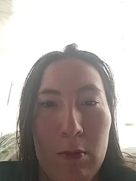 Elle Lee  online show from April 15, 3:27 pm