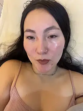 Elle Lee  online show from December 21, 4:41 pm