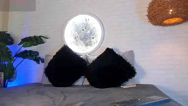 Snapshot of Elise_Diamond chatting on March 12, 11:33 pm Elise Diamond online show from March 12, 11:33 pm
