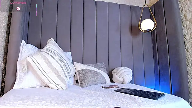 Elise Diamond online show from February 9, 9:57 pm