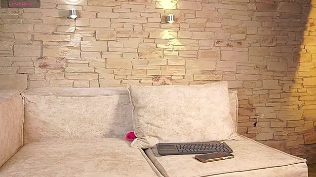 Snapshot of Elise_Diamond chatting on June 27, 1:11 am Elise Diamond online show from June 27, 1:11 am