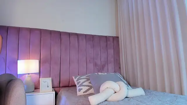 Elise Diamond online show from April 9, 2:13 am