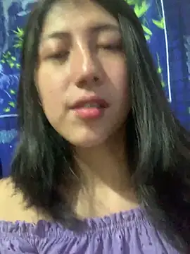 sarah12333 online show from May 18, 11:09 pm