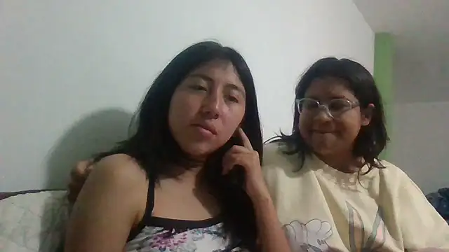 sarah12333 online show from June 4, 3:22 am