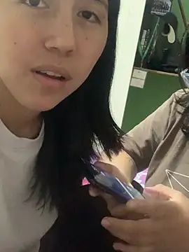 sarah12333 online show from June 2, 1:16 am