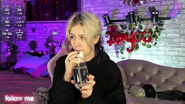 Alex Howell online show from March 10, 8:45 pm