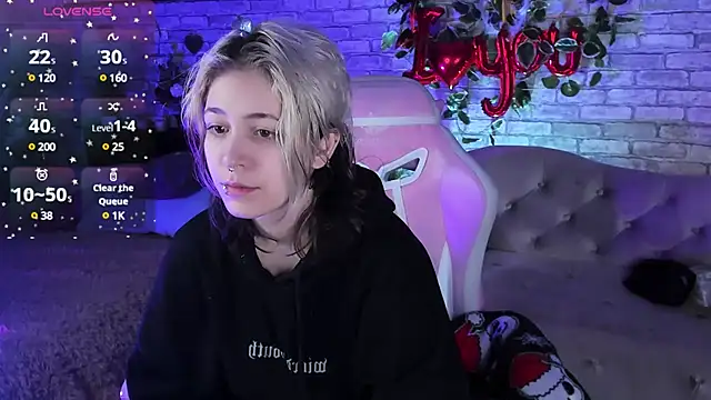 Alex Howell online show from March 11, 8:42 pm