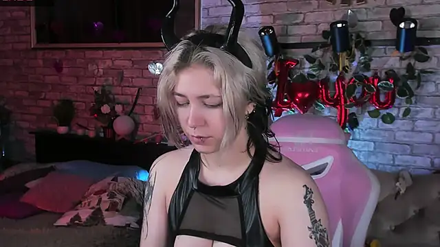 Alex Howell online show from February 26, 8:47 pm