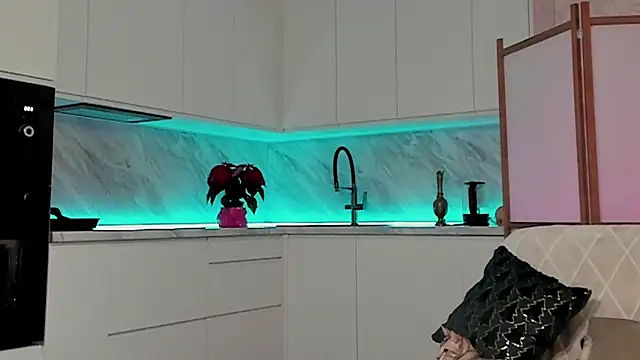 Snapshot of Devilina_V chatting on December 7, 9:55 am Devilina V online show from December 7, 9:55 am