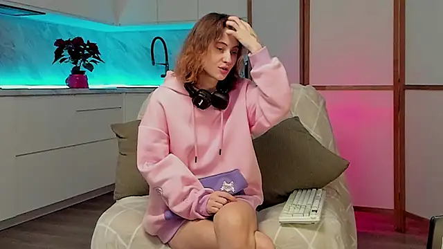 Snapshot of Devilina_V chatting on December 4, 9:45 am Devilina V online show from December 4, 9:45 am