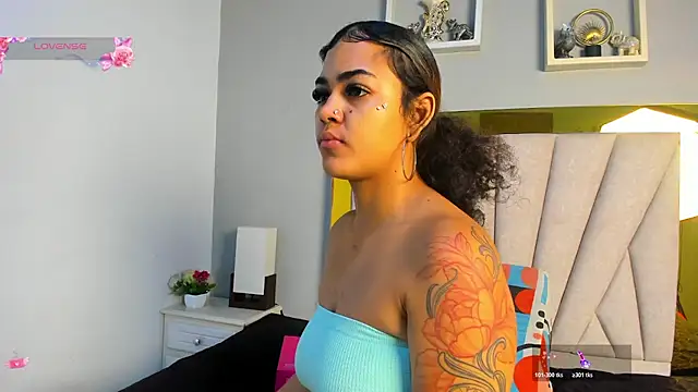 Snapshot of vahiolet_fuentes chatting on July 16, 3:03 am vahiolet fuentes online show from July 16, 3:03 am