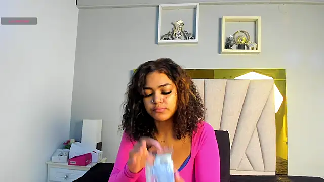 Snapshot of vahiolet_fuentes chatting on July 25, 3:03 am vahiolet fuentes online show from July 25, 3:03 am