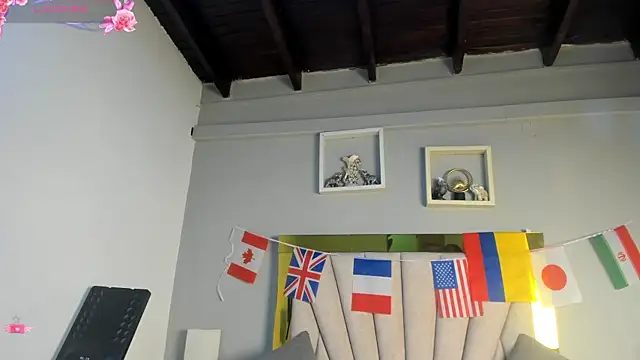 Snapshot of vahiolet_fuentes chatting on July 4, 3:13 am vahiolet fuentes online show from July 4, 3:13 am
