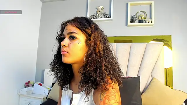 Snapshot of vahiolet_fuentes chatting on August 2, 3:16 am vahiolet fuentes online show from August 2, 3:16 am