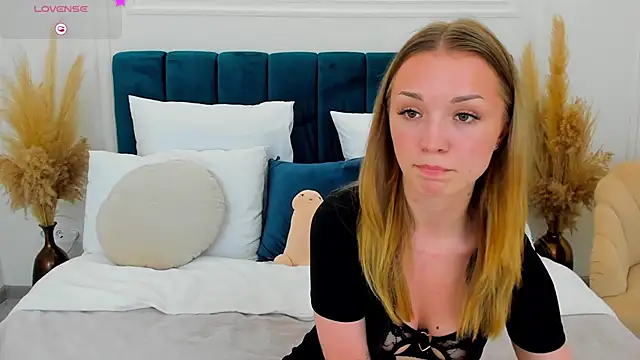 Snapshot of VirginOlly chatting on June 11, 12:24 pm VirginOlly online show from June 11, 12:24 pm