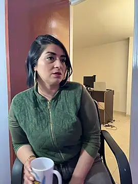 karenlennox1 online show from March 20, 10:44 pm