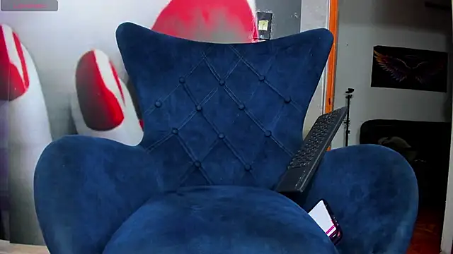 Snapshot of karenlennox1 chatting on October 31, 12:51 am karenlennox1 online show from October 31, 12:51 am