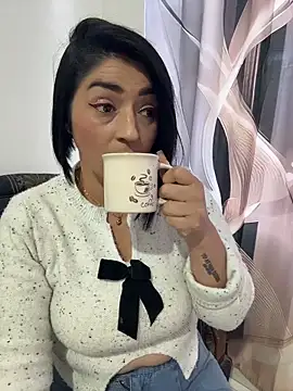 karenlennox1 online show from April 10, 10:50 pm