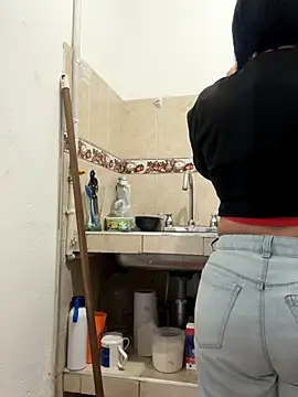 Snapshot of karenlennox1 chatting on November 22, 10:19 pm karenlennox1 online show from November 22, 10:19 pm