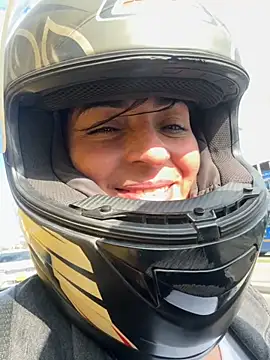 Snapshot of karenlennox1 chatting on November 17, 8:13 pm karenlennox1 online show from November 17, 8:13 pm