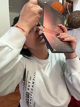 karenlennox1 online show from January 9, 9:33 pm