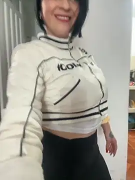 Snapshot of karenlennox1 chatting on November 15, 11:53 pm karenlennox1 online show from November 15, 11:53 pm