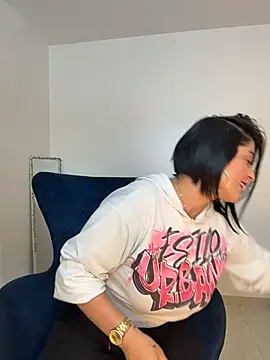 karenlennox1 online show from March 13, 10:04 pm