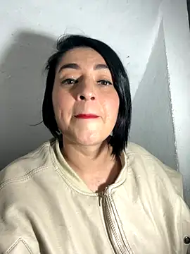 Snapshot of karenlennox1 chatting on November 12, 1:43 am karenlennox1 online show from November 12, 1:43 am