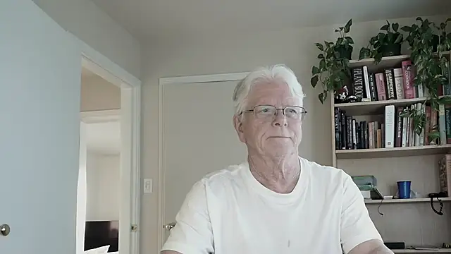 Snapshot of fun4john chatting on March 2, 3:52 pm fun4john online show from March 2, 3:52 pm