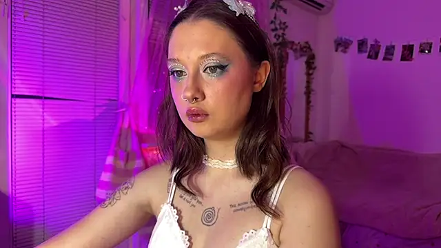 Snapshot of Jenny_darling_love chatting on June 20, 6:57 pm Jenny darling love online show from June 20, 6:57 pm