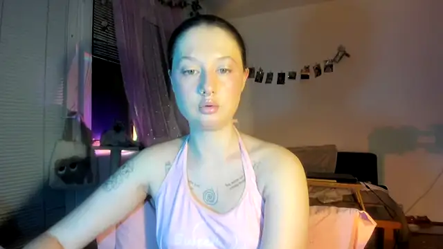 Jenny darling love online show from April 7, 6:10 pm