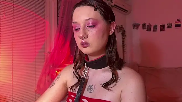 Snapshot of Jenny_darling_love chatting on June 15, 8:19 pm Jenny darling love online show from June 15, 8:19 pm