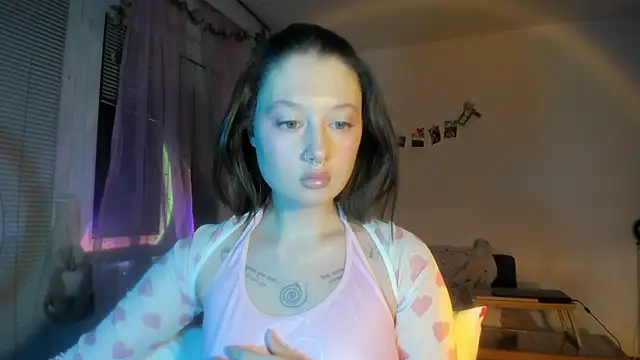 Snapshot of Jenny_darling_love chatting on February 21, 7:16 pm Jenny darling love online show from February 21, 7:16 pm