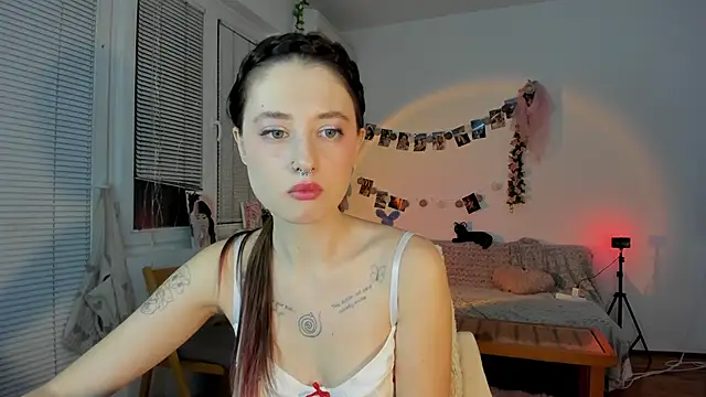 Snapshot of Jenny_darling_love chatting on February 6, 7:07 pm Jenny darling love online show from February 6, 7:07 pm