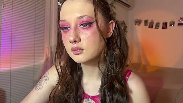 Snapshot of Jenny_darling_love chatting on July 4, 7:29 pm Jenny darling love online show from July 4, 7:29 pm