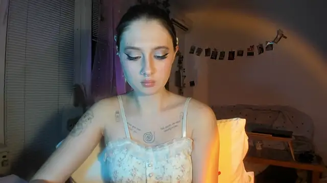 Snapshot of Jenny_darling_love chatting on January 5, 8:12 pm Jenny darling love online show from January 5, 8:12 pm