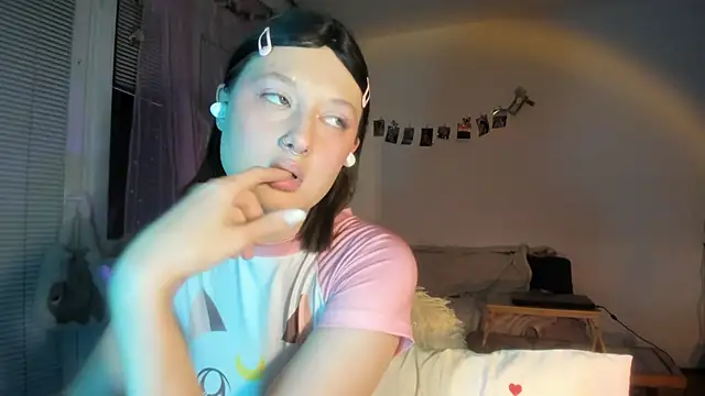 Snapshot of Jenny_darling_love chatting on February 2, 7:13 pm Jenny darling love online show from February 2, 7:13 pm