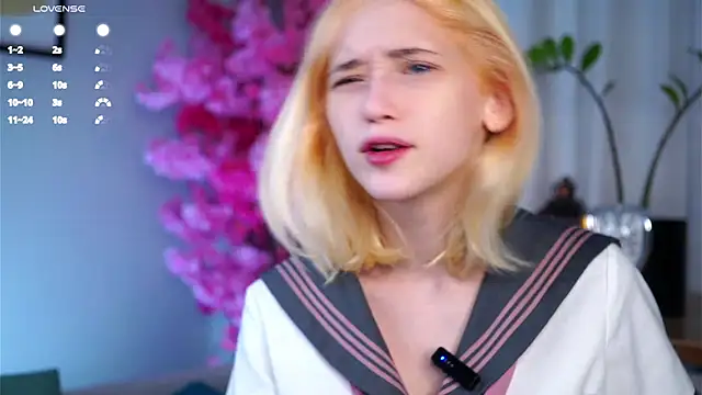 Snapshot of EdlinHargus chatting on March 22, 1:11 am EdlinHargus online show from March 22, 1:11 am