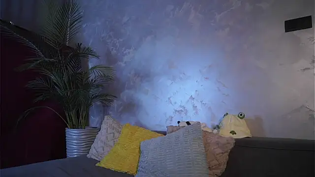 EdlinHargus online show from April 10, 2:18 am