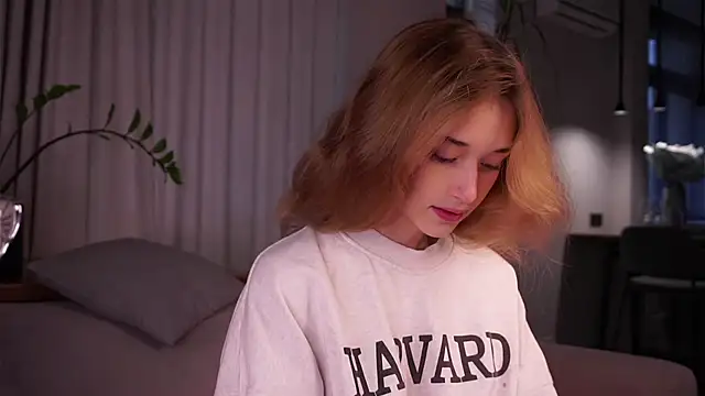 Snapshot of EdlinHargus chatting on September 10, 1:48 am EdlinHargus online show from September 10, 1:48 am