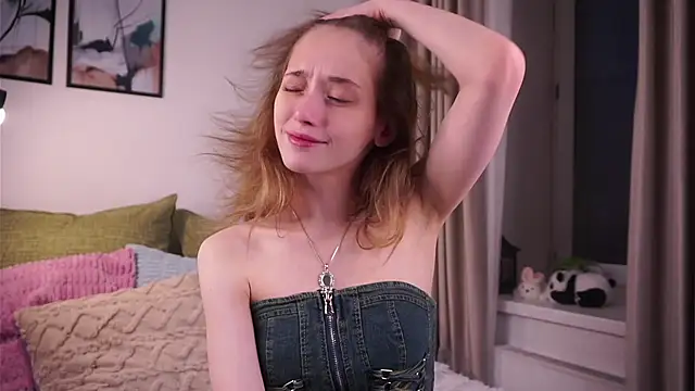 Snapshot of EdlinHargus chatting on November 18, 1:10 am EdlinHargus online show from November 18, 1:10 am