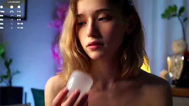 Snapshot of EdlinHargus chatting on March 8, 7:38 am EdlinHargus online show from March 8, 7:38 am