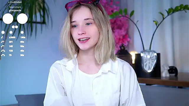 Snapshot of EdlinHargus chatting on March 18, 1:35 am EdlinHargus online show from March 18, 1:35 am