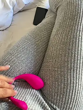 Cherry-red-xo online show from March 13, 6:12 pm