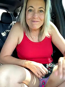 Cherry-red-xo online show from September 18, 3:59 pm