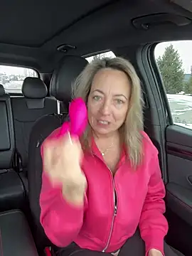 Cherry-red-xo online show from January 13, 8:15 pm