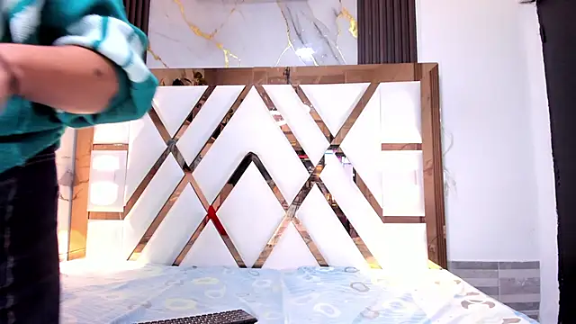 molly sweetee online show from April 1, 1:41 am