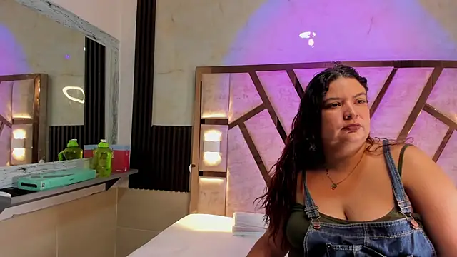 molly sweetee online show from December 16, 1:43 am