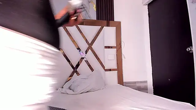 molly sweetee online show from March 29, 1:40 am