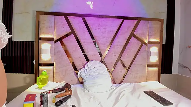 molly sweetee online show from December 17, 1:54 am